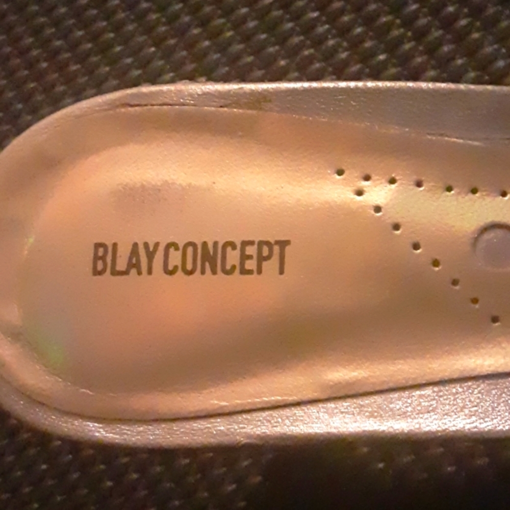 Shoes - Picture 4 of 4